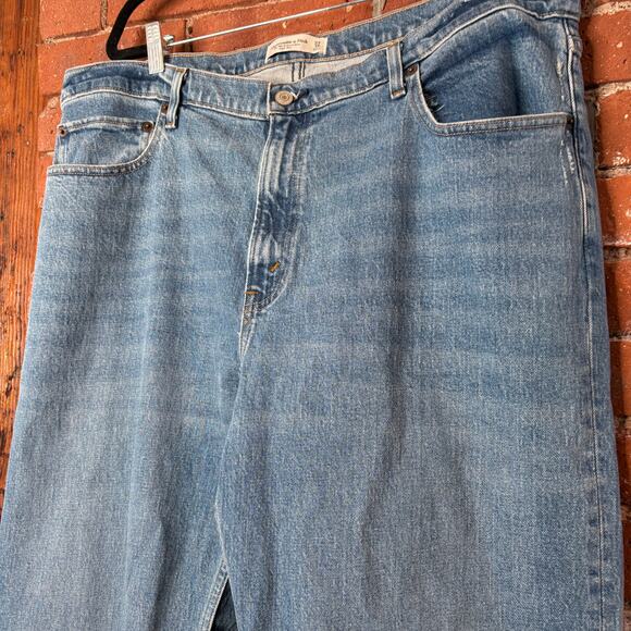 Abercrombie & Fitch The '90s Relaxed Jean High Rise Sz 34 18s Medium Wash Denim - Picture 11 of 14